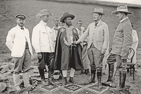 BILD: Enno Littmann, Vorsitzender des Fachausschusses für Alte und orientalische
                                 Philologie (1930-1933) in Aksum (2.v.r.), mit weiteren Teilnehmern der Deutschen
                                 Aksum-Expedition und Gouverneur Gebre Selassie, Februar 1906.